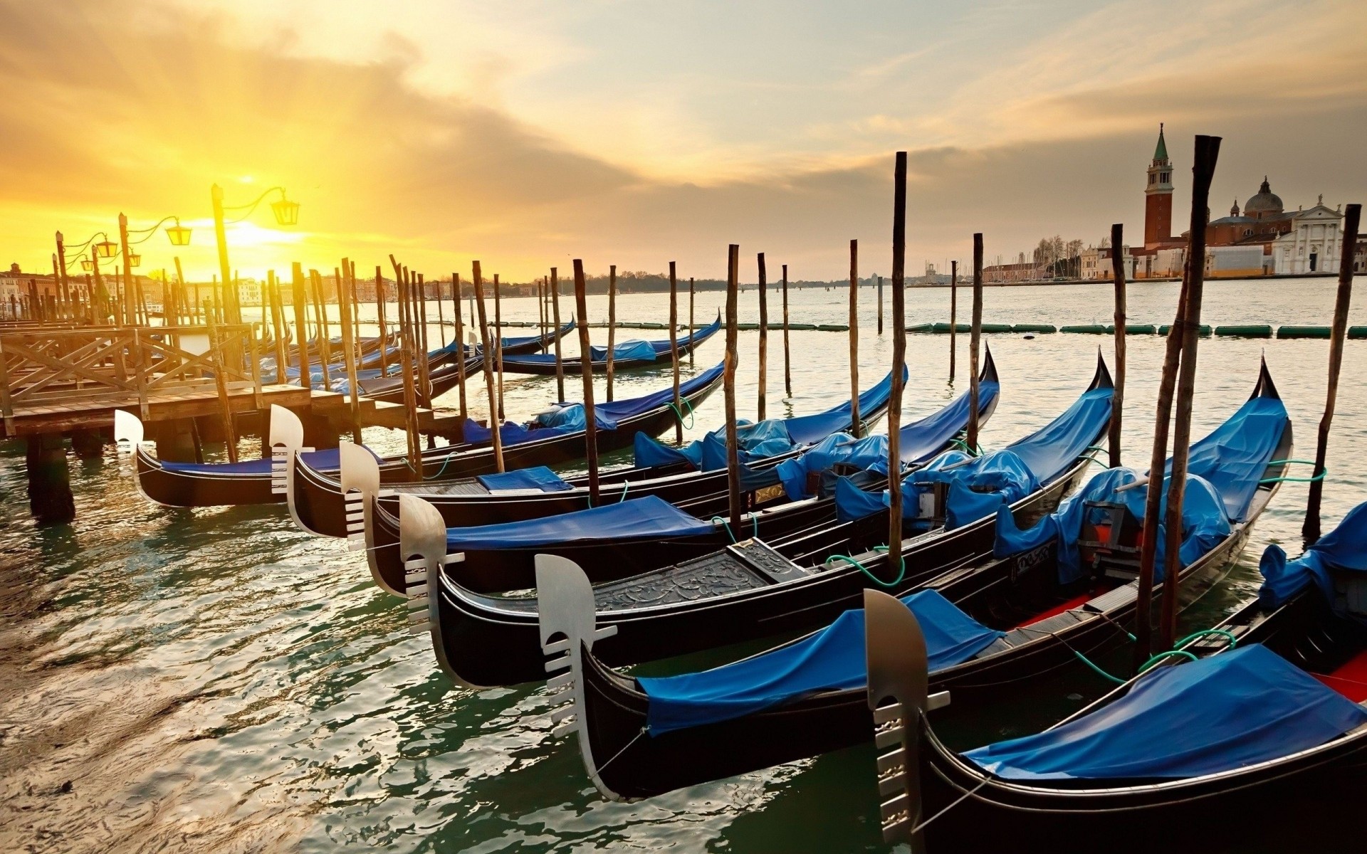 barcos río muelle fotografía ciudad