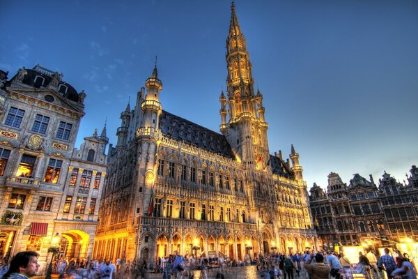 Luces nocturnas del castillo en Bruselas