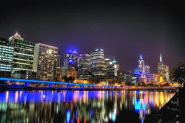 Nocne miasto Melbourne
