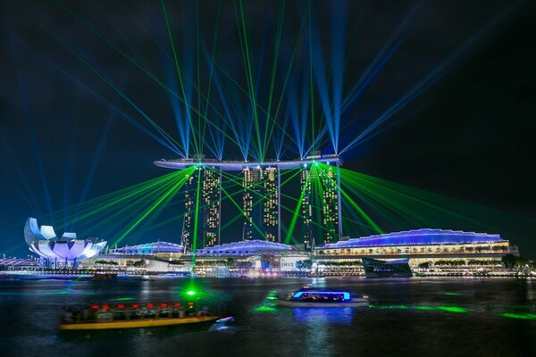 Ночное лазерное шоу в Сингапуре, залив Марина-Бей