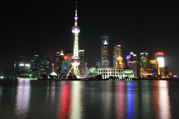 Vista nocturna de Shanghai en China