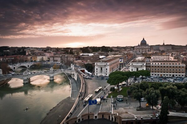Панорама вечернего Рима в Италии