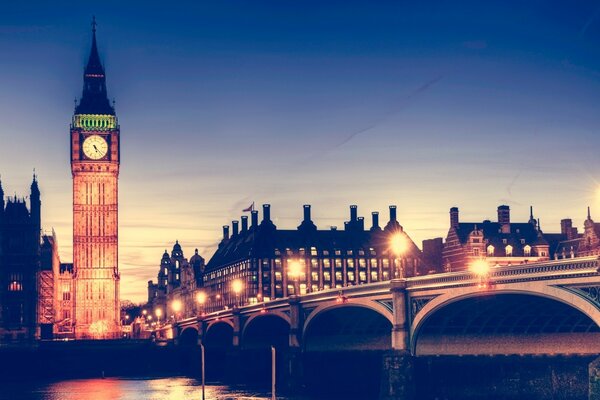 Big Ben en Londres por la noche