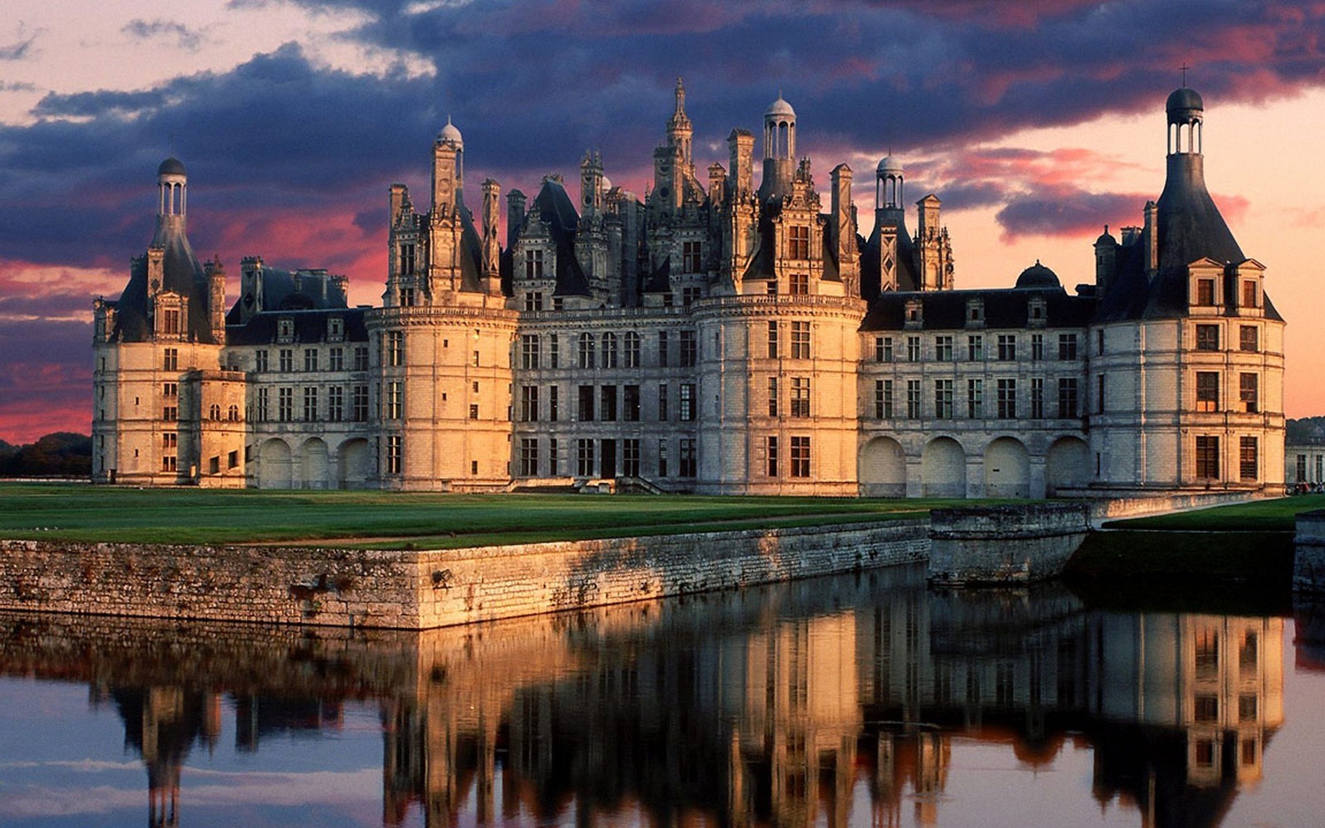 cloud qatar airways castle water chateau de chambord town