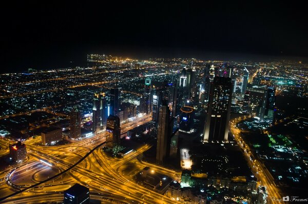 Ночной Дубай. Вид на город сверху