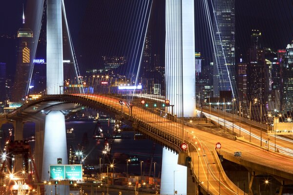 Night photo of a bridge in the city