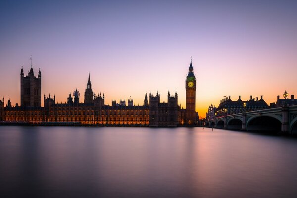 Night England with a view of the water