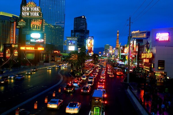 Noche de las Vegas en luces brillantes