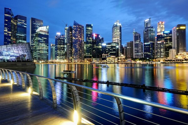 Яркие ночные огни в Сингапуре