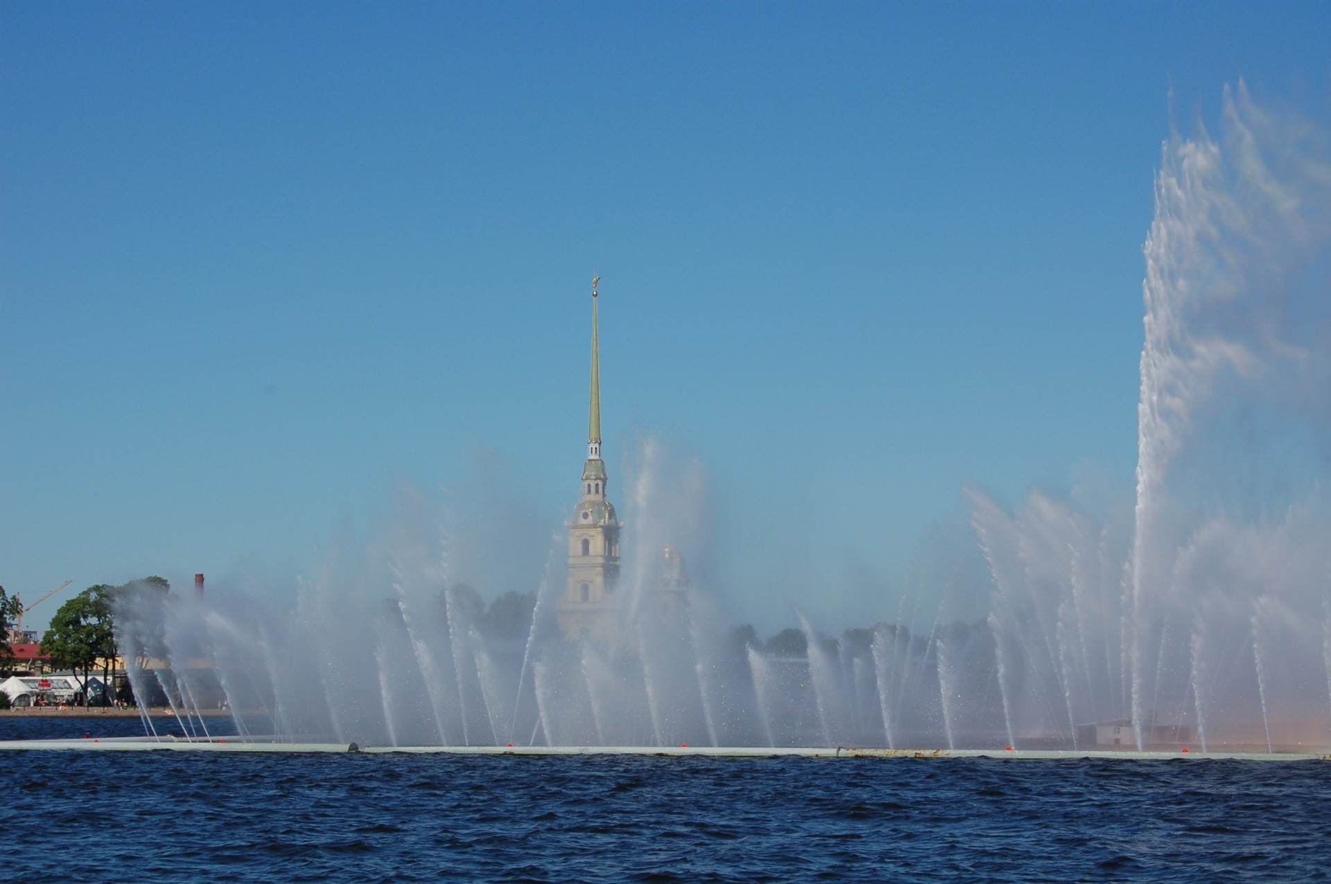 brunnen fluss stadt gebäude