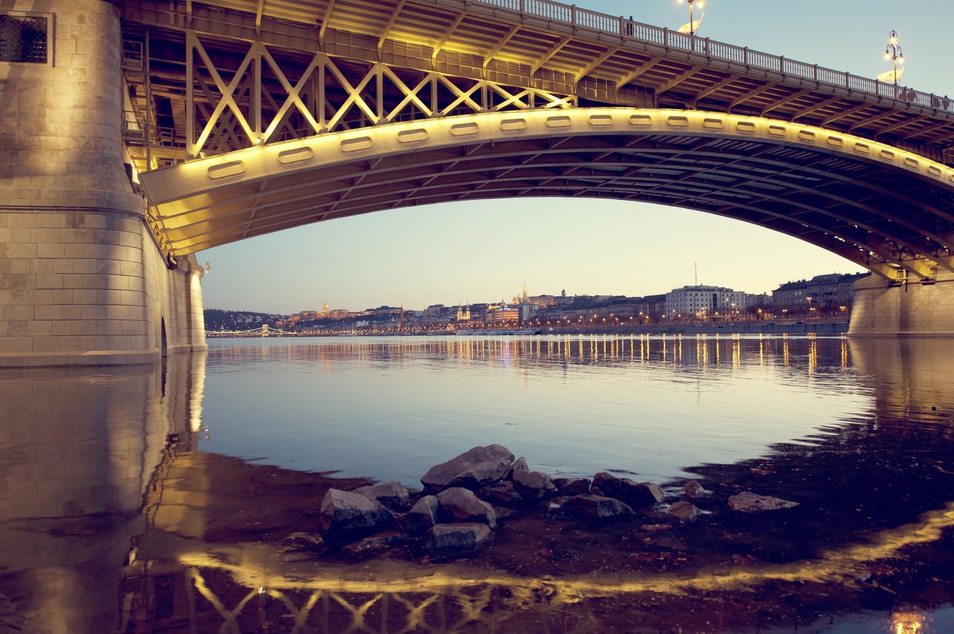 lichter fluss brücke nacht budapest ungarn