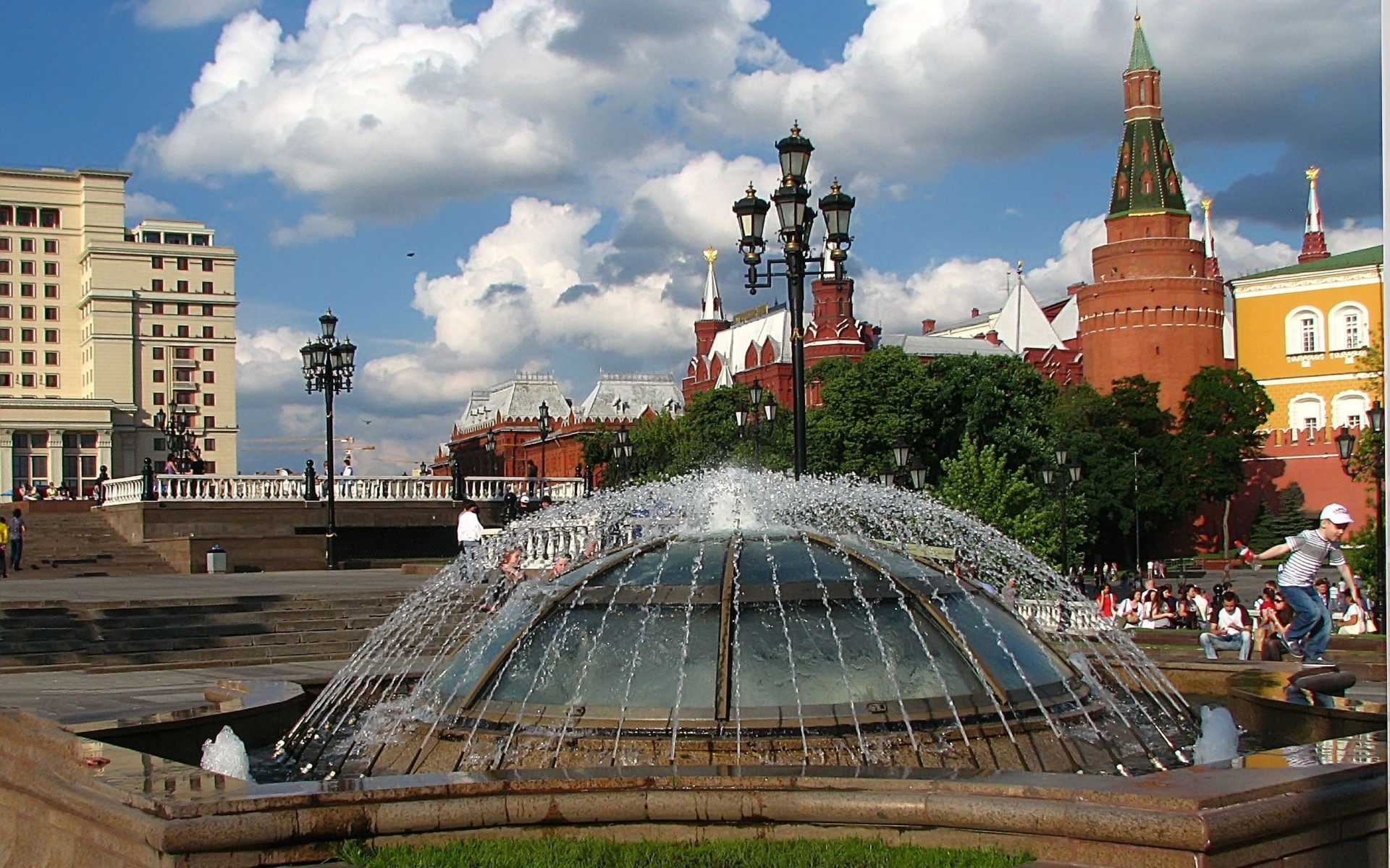 moscow fountain water cloud town