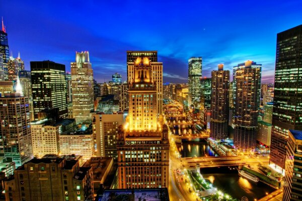 Tall buildings in Chicago at night