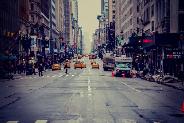 Strada Di New York. Molti taxi. Riparazione della strada