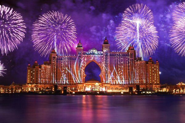 Beau feu d artifice scintillant à Dubaï