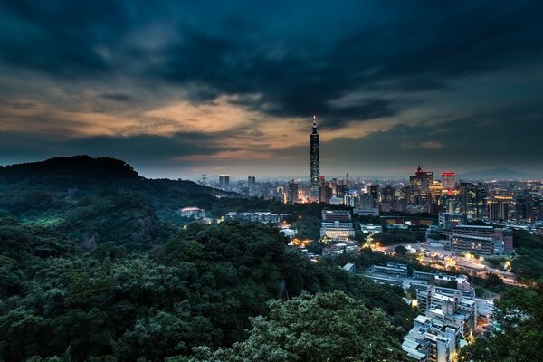 Città notturna di Taiwan vista dal cielo