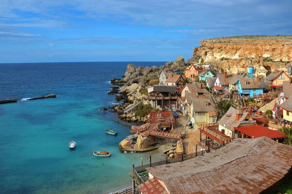 Blick auf Malta aus der Vogelperspektive. Häuser und das Meer