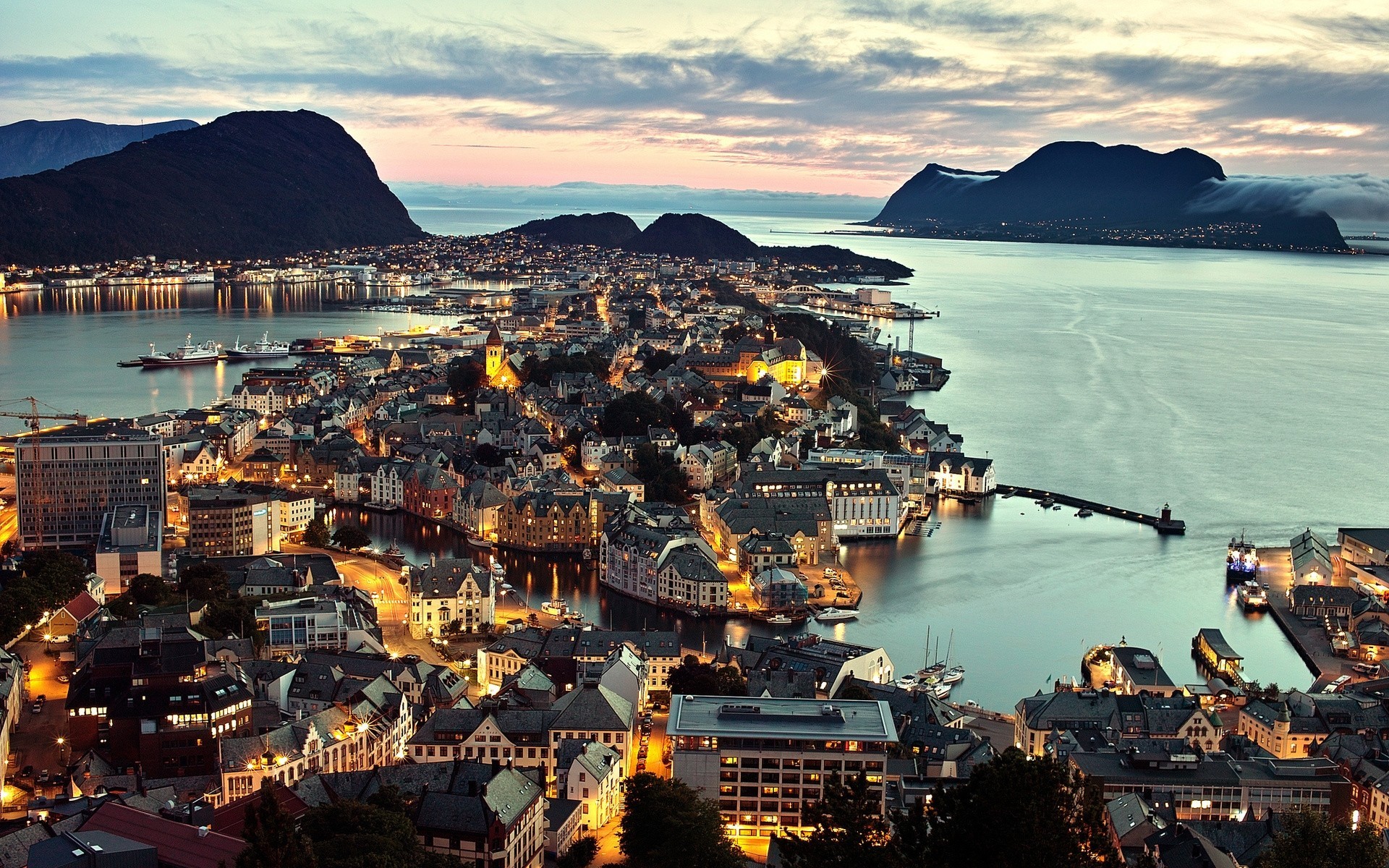 norwegen panorama meer stadt ålesund