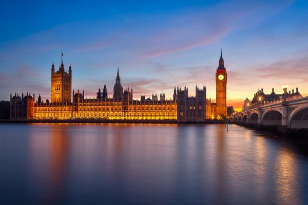 Ein Wahrzeichen Londons. Big Ben in der Nacht