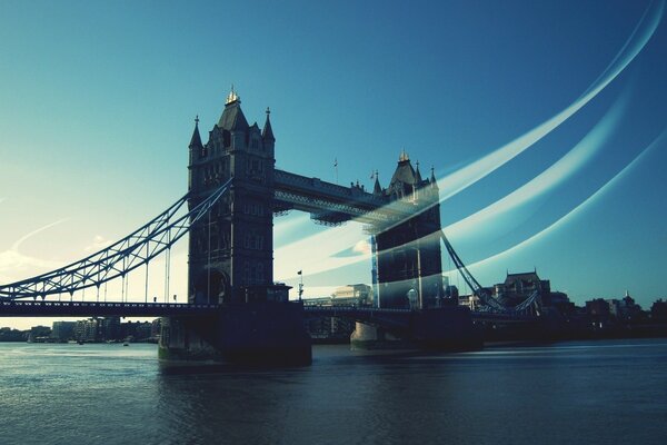 London Bridge sul grande fiume