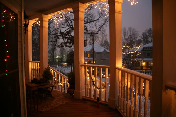 Christmas in Charleston lights garlands