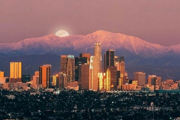 Вид на вечерний Лос Анджелес