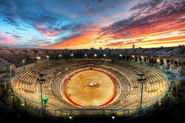 Antico anfiteatro romano a Roma