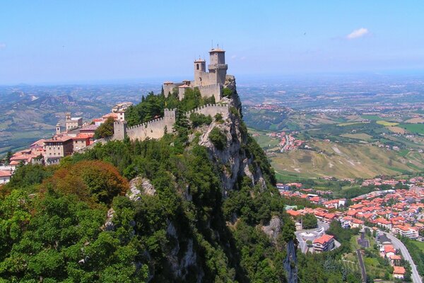 Stadtpanorama der Stadt San Marino