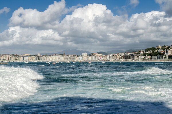 The seething nature of the Spanish coasts