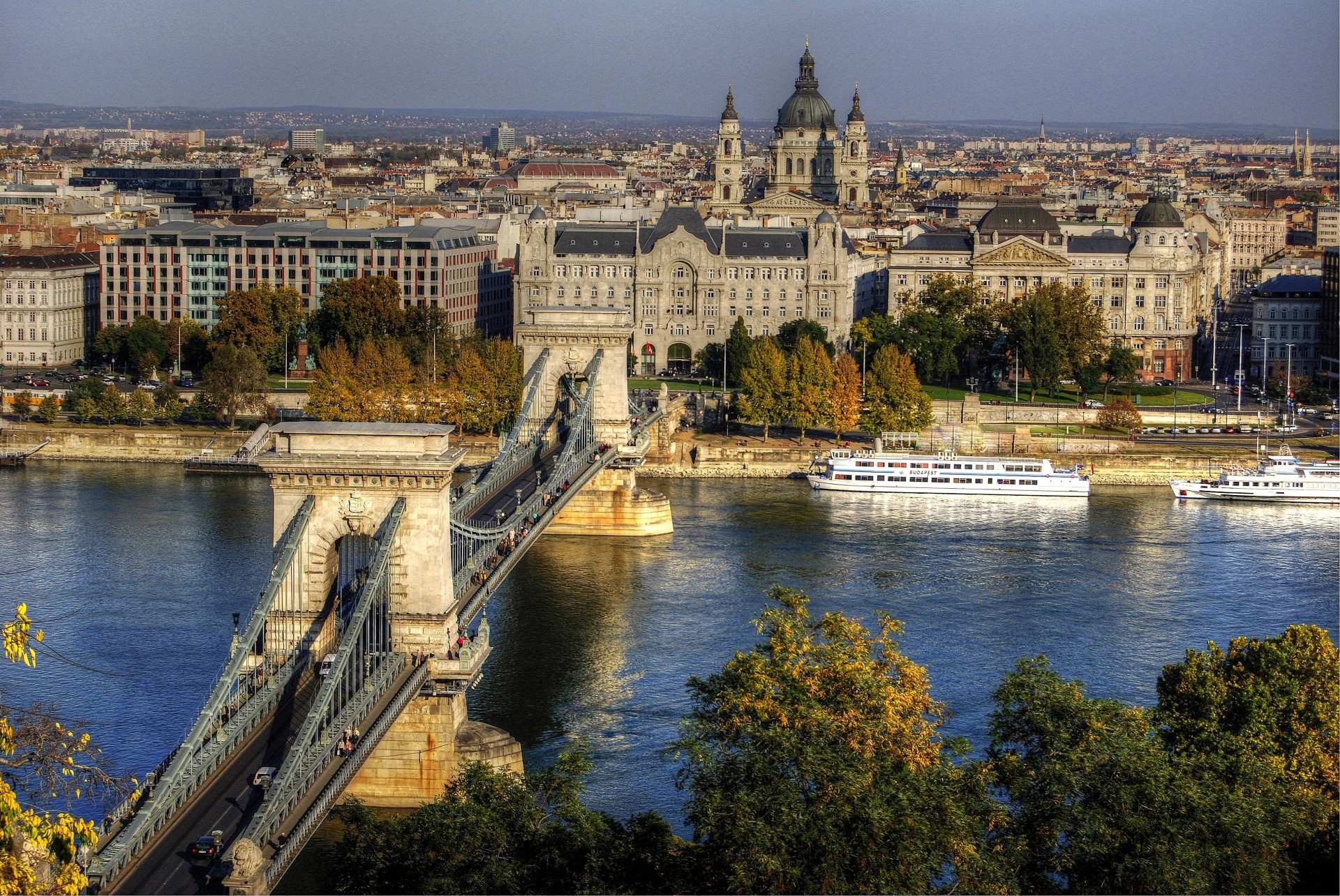 chain bridge town budapest