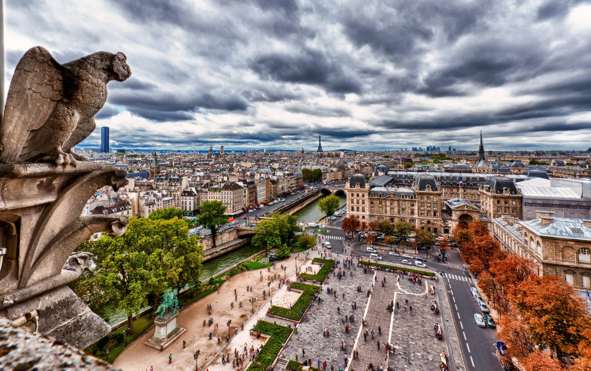 notre-dame qatar airways paris