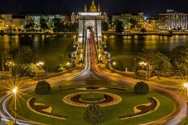 Belle vue de la ville nocturne