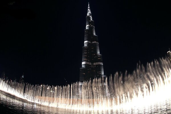 Fuente de baile ubicada en Dubai