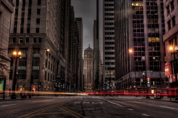 Luces de la noche de la ciudad y los edificios