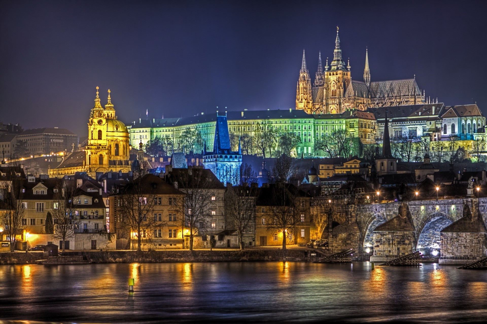 noc rzeka most miasto czechy czechy praga domy. architektura