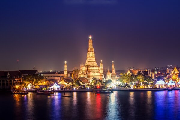 Helle Beleuchtung in Thailand