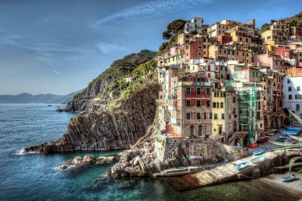 Falaise de la côte dans une ville italienne