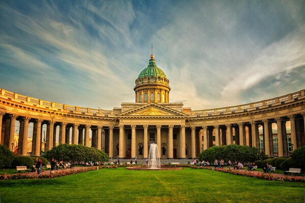Piękno katedry Kazańskiej w Petersburgu