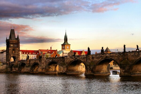 Brücke über den Fluss in Prag