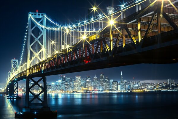 Brücke nach San Francisco in der Nacht