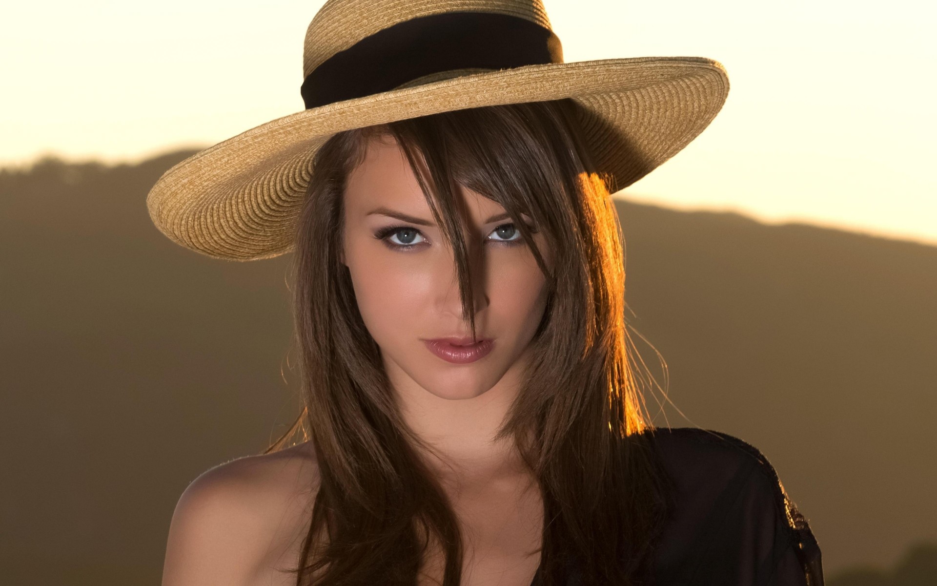 yeux bleus brunette coucher de soleil yeux chapeaux malena morgan femmes brunette visage macro visage