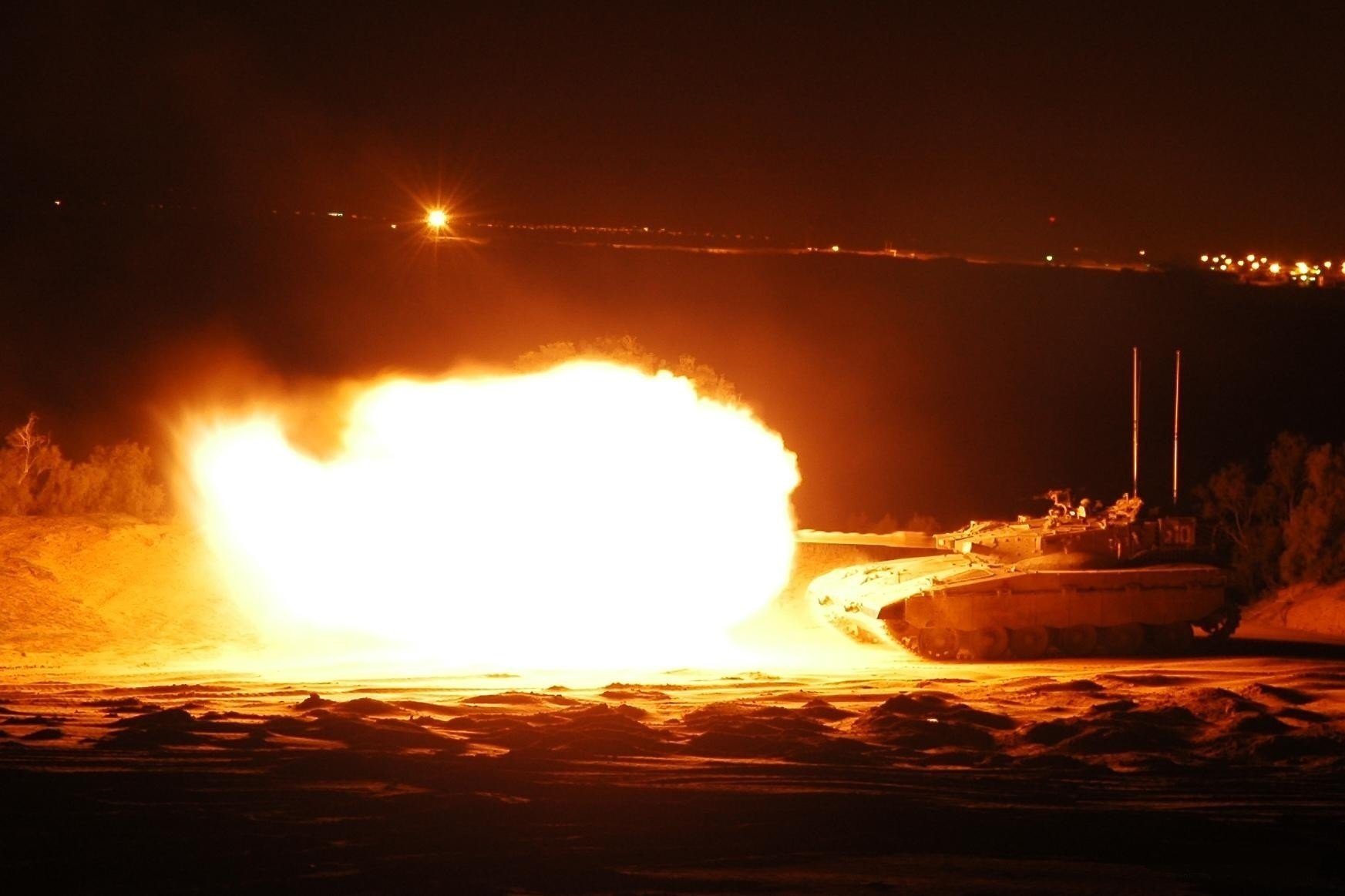 char explosion feu matériel militaire