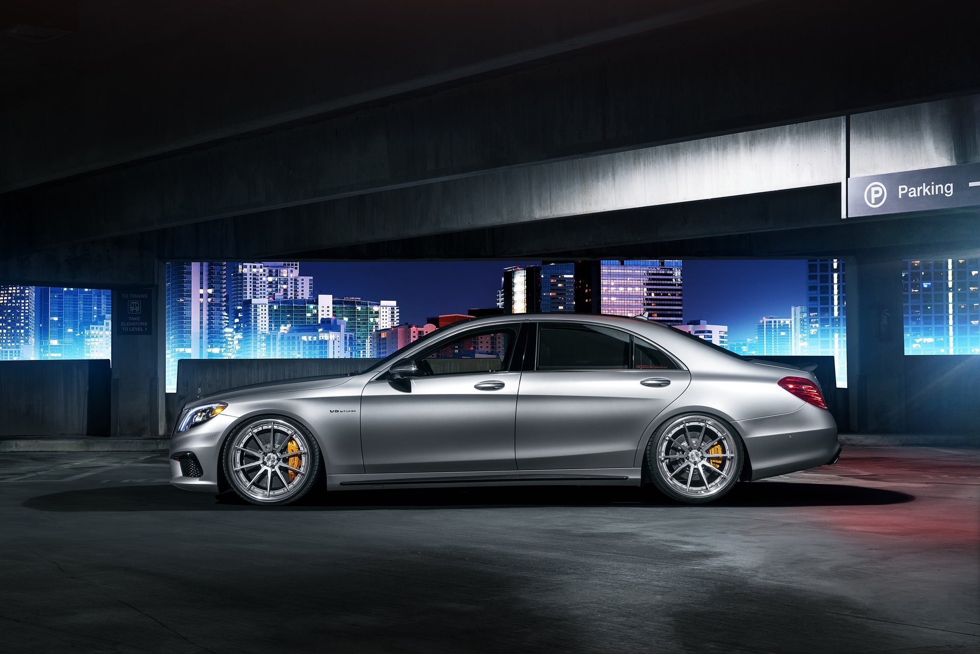 mercedes-benz s63 parcheggio notte profilo