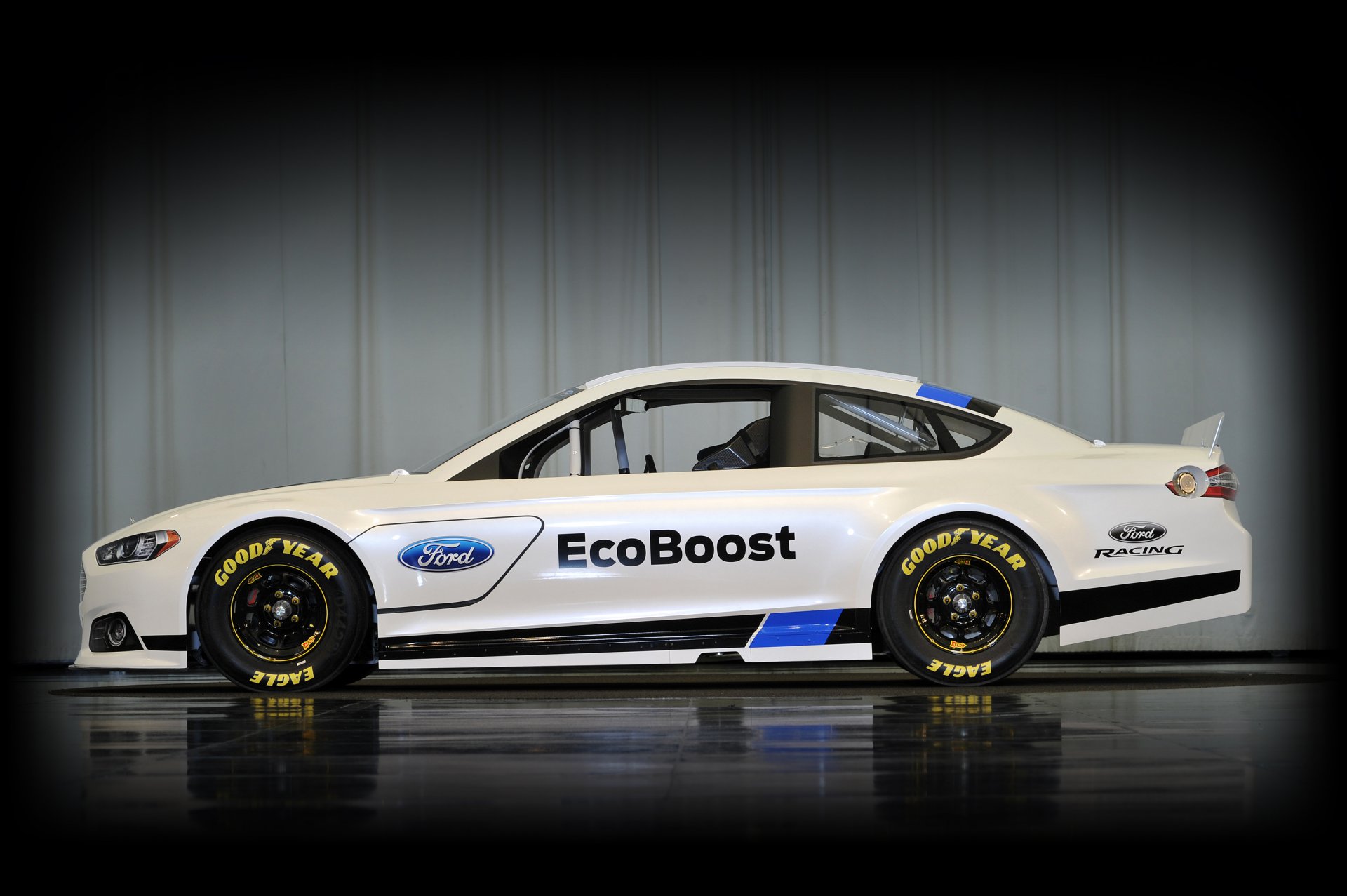 ford nascar vue latérale blanc réflexion