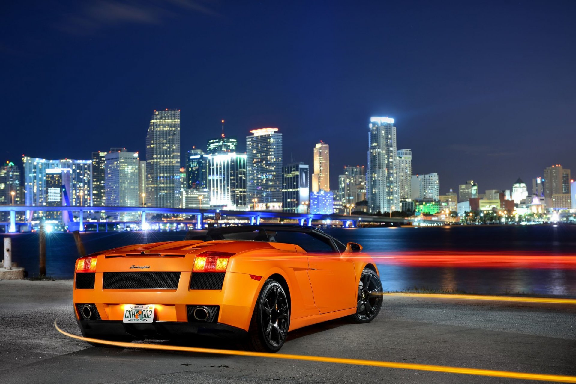 lamborghini gallardo spyder orange supercar hinten stadt himmel