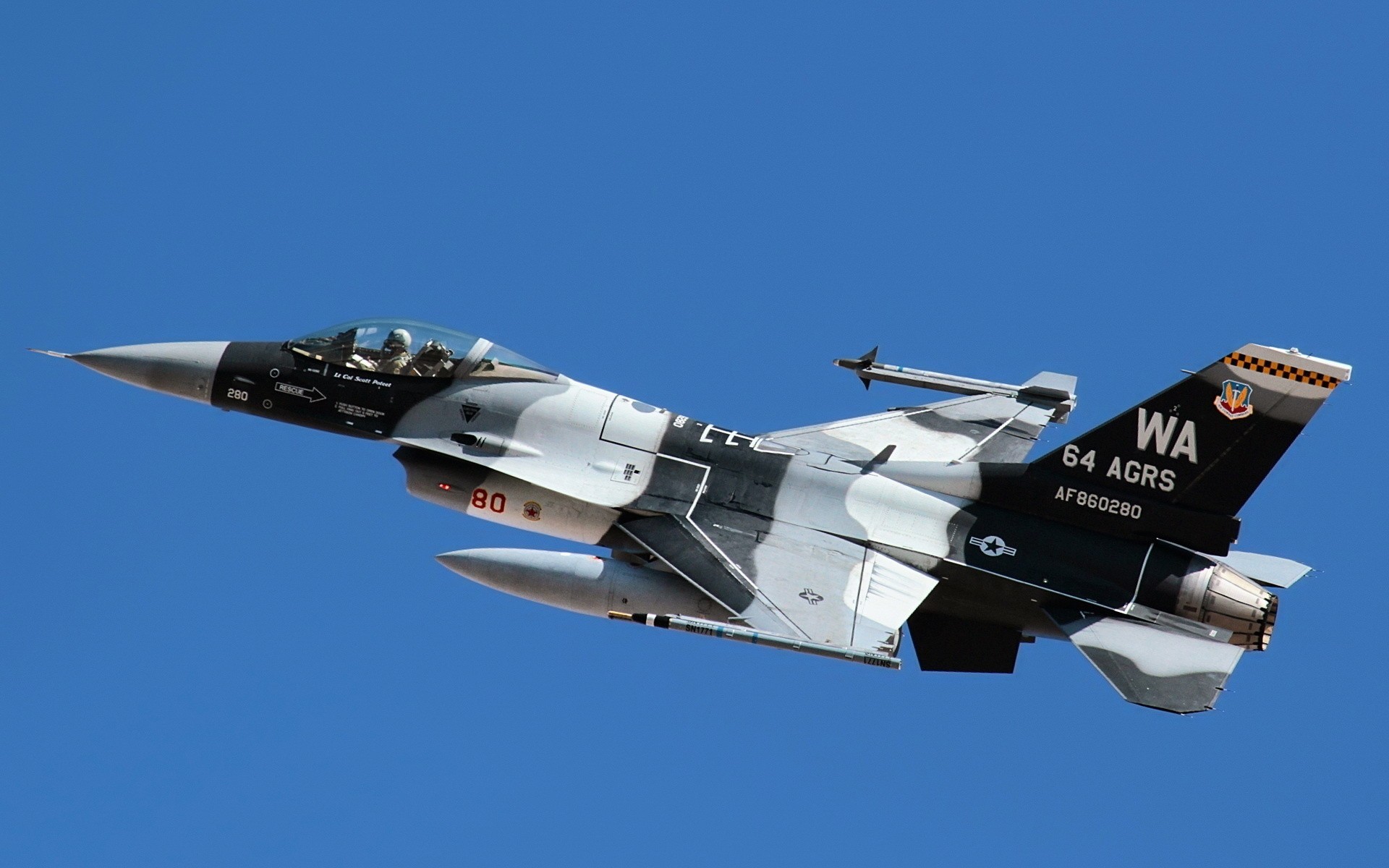 aereo armi f-16