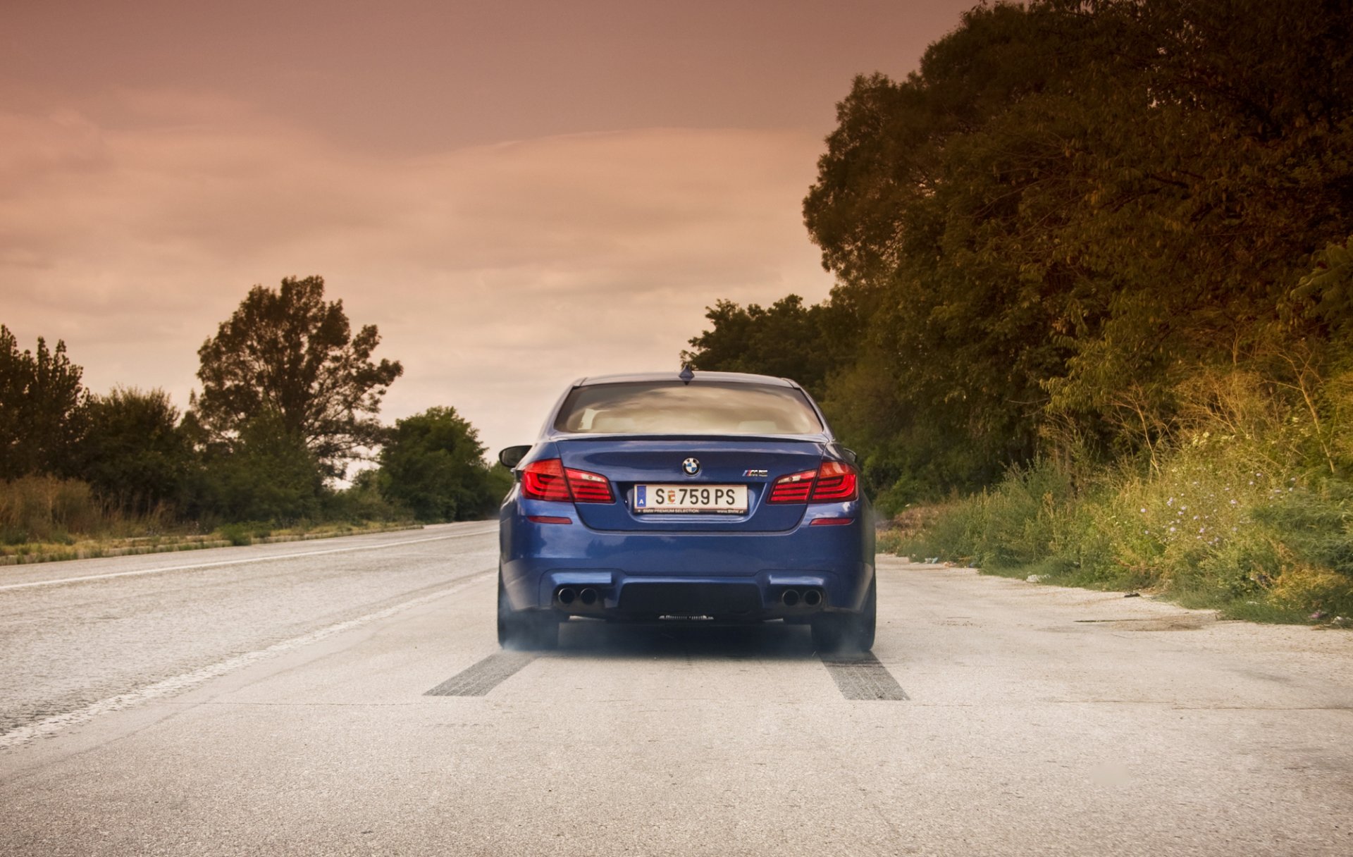 bmw m5 f10 blau bmw straße himmel wolken blau