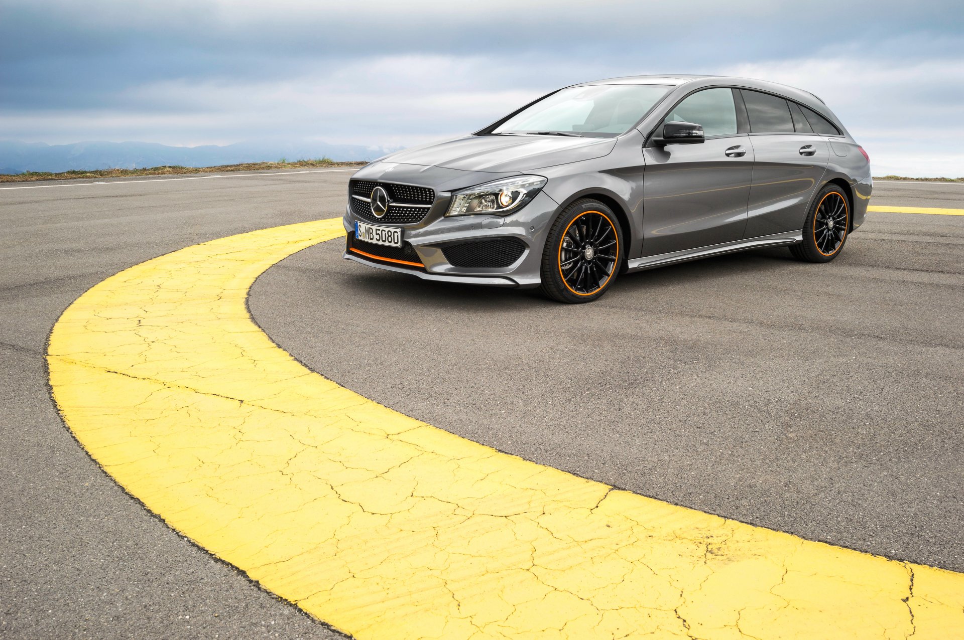 2015 mercedes-benz cla 4matic shooting brake amg paquete deportivo arte naranja x117 mercedes amg