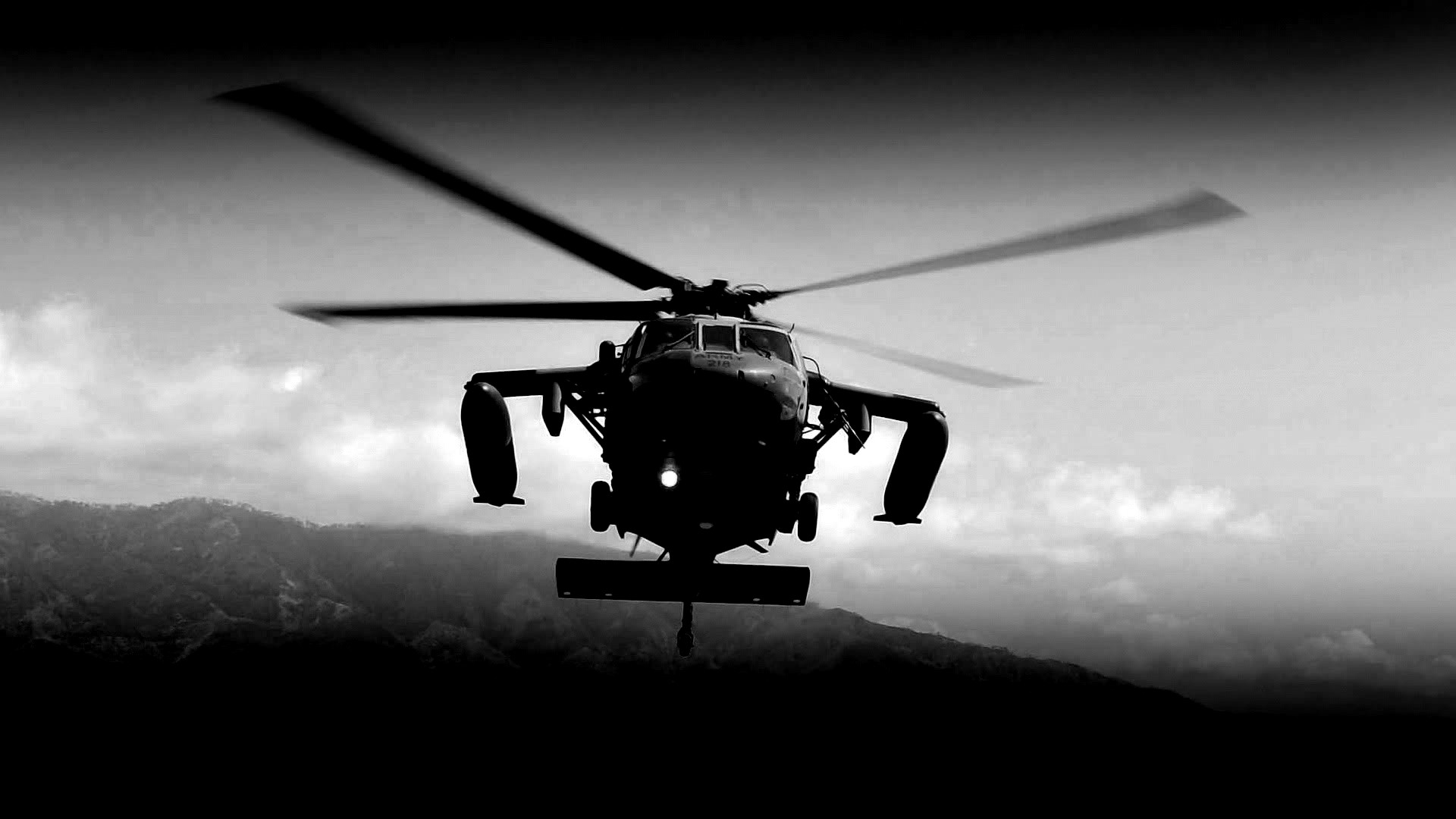 helicóptero equipo militar blanco y negro