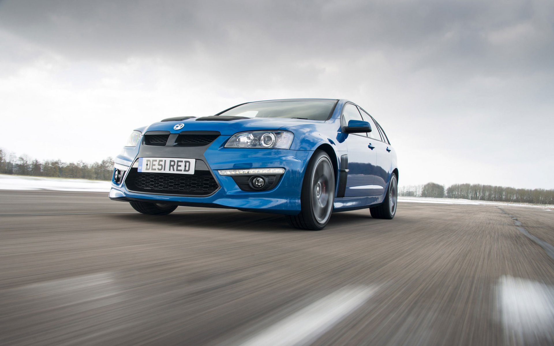 vauxhall vxr8 tourer машина передок синий фары зима в движении авто